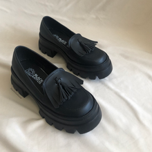 Cargar imagen en el visor de la galería, Mocasines con barbas mate