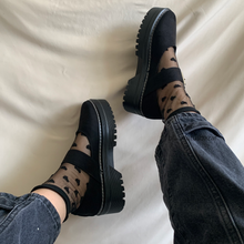 Cargar imagen en el visor de la galería, Zapatos Mary Jane negro gamuza