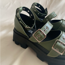 Cargar imagen en el visor de la galería, Zapatos de tres hebillas verdes