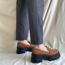 Cargar imagen en el visor de la galería, Mocasines antifaz camel