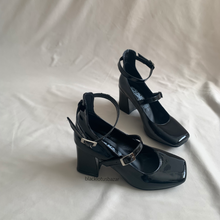 Cargar imagen en el visor de la galería, Mary janes negros de tacón bajo
