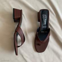 Cargar imagen en el visor de la galería, Sandalias marrón de orcapoyo y tacón *LIQUIDACIÓN*