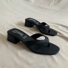 Cargar imagen en el visor de la galería, Sandalias negras de orcapoyo y tacón *LIQUIDACIÓN*