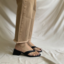 Cargar imagen en el visor de la galería, Sandalias negras de orcapoyo y tacón *LIQUIDACIÓN*