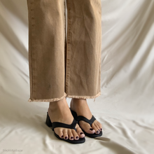 Cargar imagen en el visor de la galería, Sandalias negras de orcapoyo y tacón *LIQUIDACIÓN*
