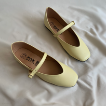 Cargar imagen en el visor de la galería, Ballerinas en v amarillas *edición especial*