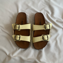 Cargar imagen en el visor de la galería, Sandalias de corcho amarillas *edición especial*