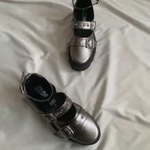 Cargar imagen en el visor de la galería, Zapatos de tres hebillas antimonio