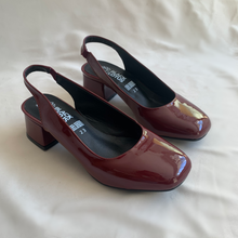 Cargar imagen en el visor de la galería, Zapatos destalonados tintos