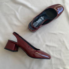 Cargar imagen en el visor de la galería, Zapatos destalonados tintos