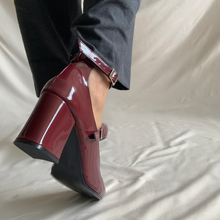 Cargar imagen en el visor de la galería, Mary janes tintos de tacón bajo