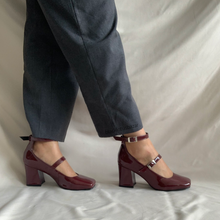 Cargar imagen en el visor de la galería, Mary janes tintos de tacón bajo