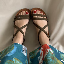 Cargar imagen en el visor de la galería, Sandalias cruzadas de corcho