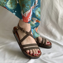 Cargar imagen en el visor de la galería, Sandalias cruzadas de corcho