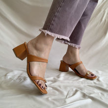 Cargar imagen en el visor de la galería, Sandalias naranja con detalle metálico *LIQUIDACIÓN*