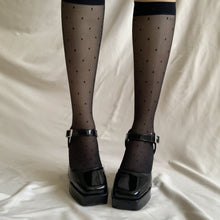 Cargar imagen en el visor de la galería, Zapatos con pulsera negros charol