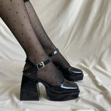 Cargar imagen en el visor de la galería, Zapatos con pulsera negros charol