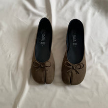 Cargar imagen en el visor de la galería, *PAR ÚNICO* Ballerinas verde musgo talla 25