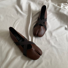 Cargar imagen en el visor de la galería, *PAR ÚNICO* Ballerinas marron talla 25