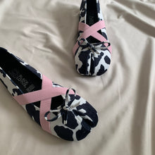 Cargar imagen en el visor de la galería, *PAR ÚNICO* Ballerinas vaquita talla 23
