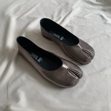 Cargar imagen en el visor de la galería, *PAR ÚNICO* Ballerinas antimonio talla 23