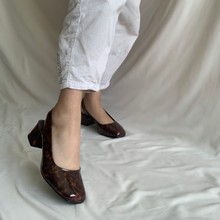 Cargar imagen en el visor de la galería, Zapatos carey destalonados