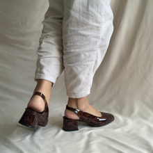 Cargar imagen en el visor de la galería, Zapatos carey destalonados