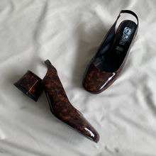 Cargar imagen en el visor de la galería, Zapatos carey destalonados