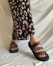 Cargar imagen en el visor de la galería, Sandalias de tres tiritas metedera