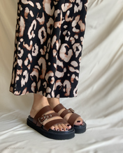 Cargar imagen en el visor de la galería, Sandalias de tres tiritas metedera