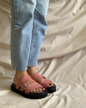Cargar imagen en el visor de la galería, Sandalias de tres tiritas metedera