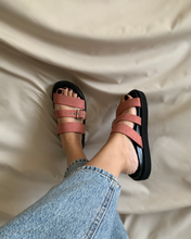 Cargar imagen en el visor de la galería, Sandalias de tres tiritas metedera