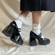 Cargar imagen en el visor de la galería, Zapatos con doble correa negro charol