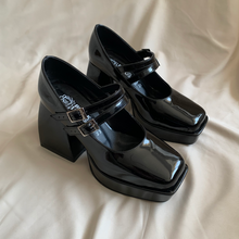 Cargar imagen en el visor de la galería, Zapatos con doble correa negro charol