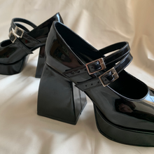 Cargar imagen en el visor de la galería, Zapatos con doble correa negro charol