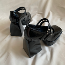 Cargar imagen en el visor de la galería, Zapatos con doble correa negro charol
