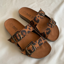 Cargar imagen en el visor de la galería, Sandalias de corcho doble hebilla animal print