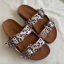Cargar imagen en el visor de la galería, Sandalias de corcho doble hebilla animal print