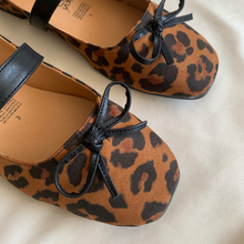Cargar imagen en el visor de la galería, Ballerinas con moño (animal print)