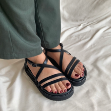 Cargar imagen en el visor de la galería, Sandalias cruzadas