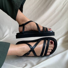 Cargar imagen en el visor de la galería, Sandalias cruzadas