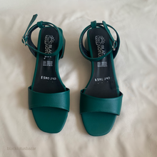 Cargar imagen en el visor de la galería, Sandalias verde de tacón *LIQUIDACIÓN*
