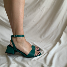 Cargar imagen en el visor de la galería, Sandalias verde de tacón *LIQUIDACIÓN*