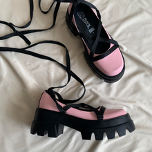Cargar imagen en el visor de la galería, Zapatos rosas con cintas