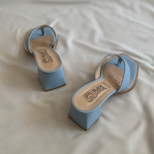 Cargar imagen en el visor de la galería, Sandalias orcapoyo baby blue