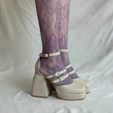 Cargar imagen en el visor de la galería, Zapatos nude de tres correas
