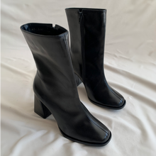 Cargar imagen en el visor de la galería, Bota negra