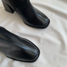 Cargar imagen en el visor de la galería, Bota negra
