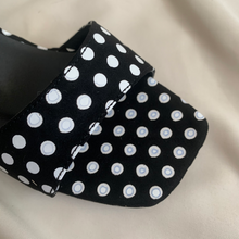 Cargar imagen en el visor de la galería, Sandalias kitten polka con correa