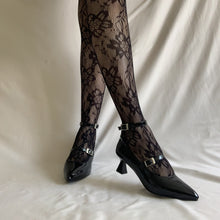 Cargar imagen en el visor de la galería, Tacones kitten negro charol